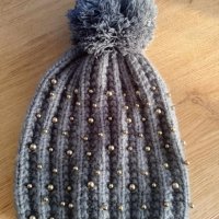 зимна дамска шапка от Швеция, снимка 1 - Шапки - 45717443