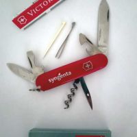 Швейцарско ножче Vicrtorinox с 11 функции, снимка 1 - Ножове - 45094164