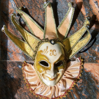 Венециански маски ръчно изработени и оцветени . Може и на стена да се позиционират , снимка 3 - Декорация за дома - 45035228