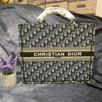 Дамски чанти Dior, снимка 10 - Чанти - 46071216