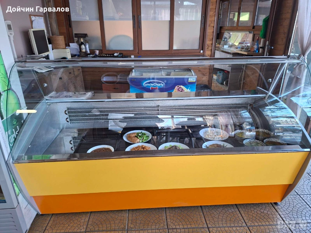 Хладилна витрина, снимка 1