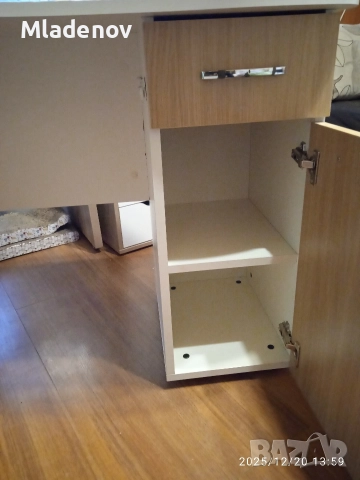 Запазени здрави ученически бюра 2бр., снимка 4 - Бюра - 52883237