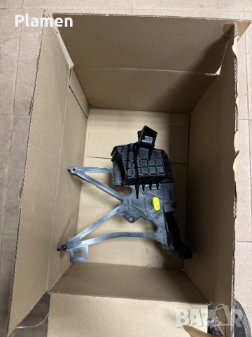 A 213 620 65 00 mercedes w213 държач , снимка 2 - Части - 53478703