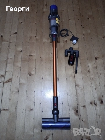 Много добра Dyson V10 безжична прахосмукачка пълен комплект