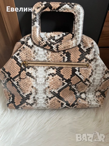 Оригинална чанта guess, снимка 5 - Чанти - 52062354