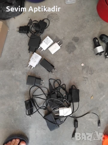 зарядно устройство с кабели за всички видове телефони