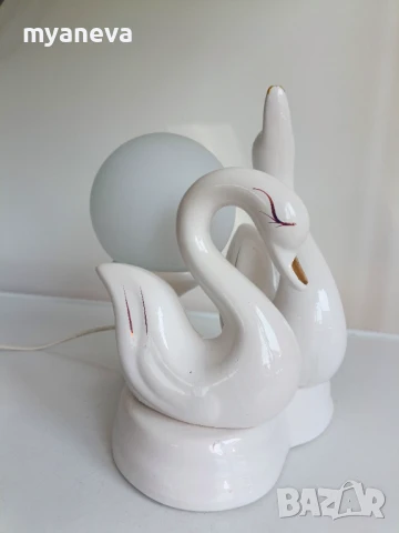 Порцеланова, стара настолна лампа с влюбени лебеди от СОЦА. , снимка 7 - Настолни лампи - 50674178