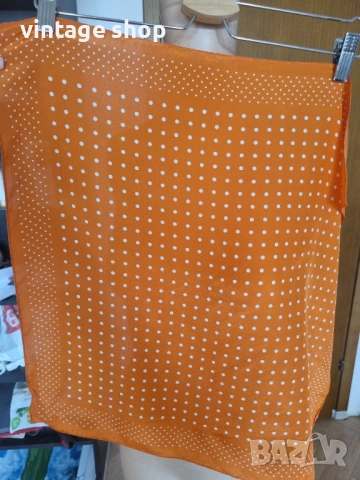 Копринени шалове с точки (различни размери)