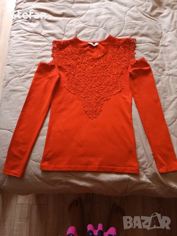 Дамска червена блуза с дантела., снимка 1 - Блузи с дълъг ръкав и пуловери - 46413329