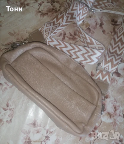 Нова Кожена Красива Дамска Чантичка , снимка 3 - Чанти - 50891717
