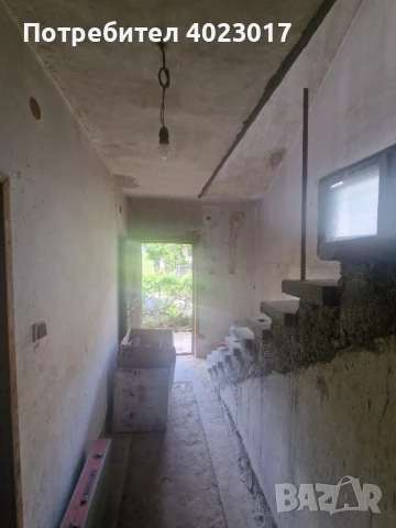 Масивна триетажна вилна къща  в село Ковачевци, област Перник., снимка 13 - Къщи - 50717301