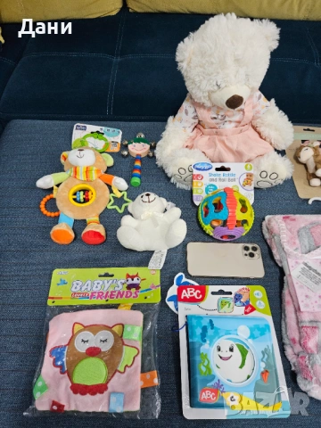 Продавам Чисто НОВИ бебешки играчки с етикетите, видра, мече, одеяло, дрънкалки, снимка 3 - Плюшени играчки - 53624948