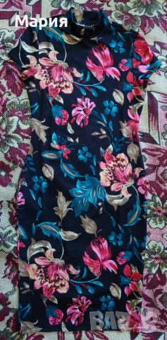 Рокля с флорални мотиви