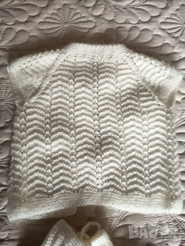 Бебешко елече и терлици ръчно плетени, снимка 7 - Жилетки и елечета за бебе - 53921933