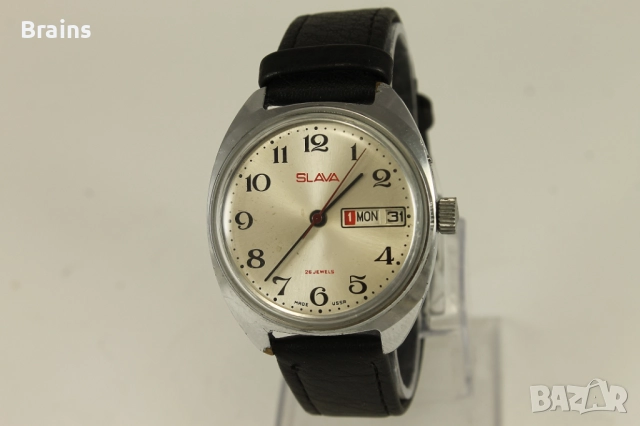 Руски Ръчен Часовник SLAVA Червен Надпис 2628 Със 26 Камъка
