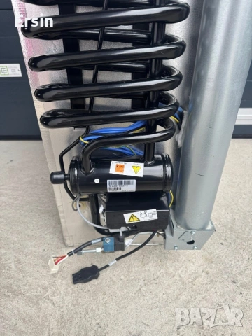 Хладилник Thetford N4142E+ (SLiM) Работи на : 12/220/газ (Свален от чисто нов Кемпер) , снимка 5 - Хладилни чанти - 52507399