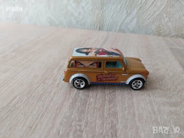 Austin mini van hot wheels premium 1:64, снимка 3 - Коли, камиони, мотори, писти - 47472655