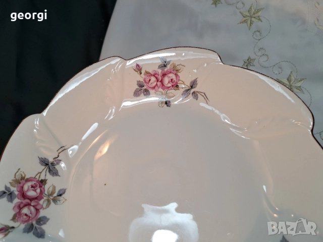 българско порцеланово плато с рози 28/3, снимка 3 - Сервизи - 51873506