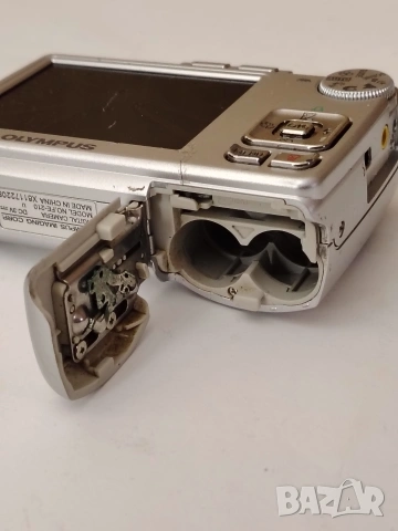 Фотоапарат Olympus FE-210 със счупен екран – за ремонт или части, снимка 5 - Фотоапарати - 53298866