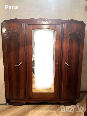 Масивен дъбов гардероб 