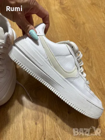 Оригинални бели сникърси NIKE AIR FORCE 1 PLT.AF.ORM! 40,5 н, снимка 6 - Маратонки - 48227524