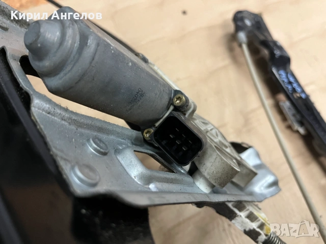 Преден ляв ел.механизъм на стъклото за Mercedes C-class W203, снимка 3 - Части - 53607826