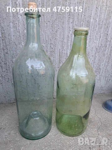 Ретро стъклени шишета и килимче