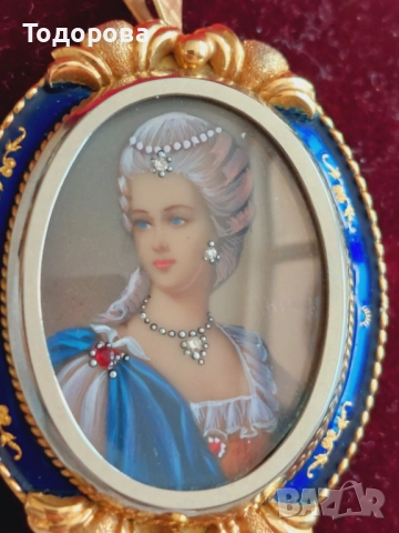 Уникално красив златен медальон злато 750 с емайл поставени три брилянта и два рубина, снимка 4 - Колиета, медальони, синджири - 52030486