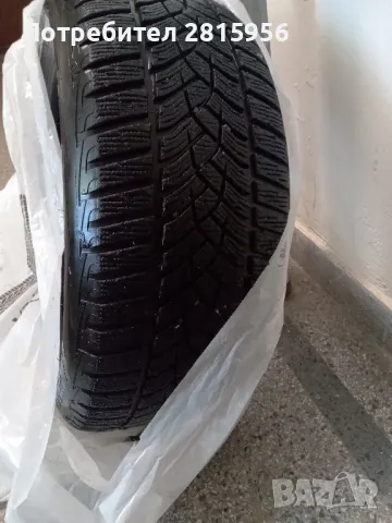 Продавам 4броя зимни гуми Goodyear 225/50 R17 , снимка 1 - Гуми и джанти - 47154590