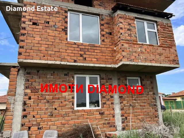 Двуетажна къща в село Градина общ. Първомай, снимка 3 - Къщи - 49826484