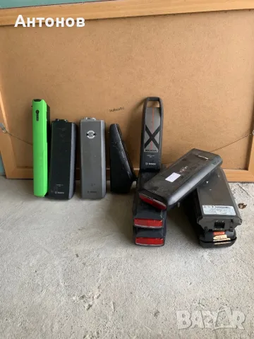 Празни кутии от електрически батерии 