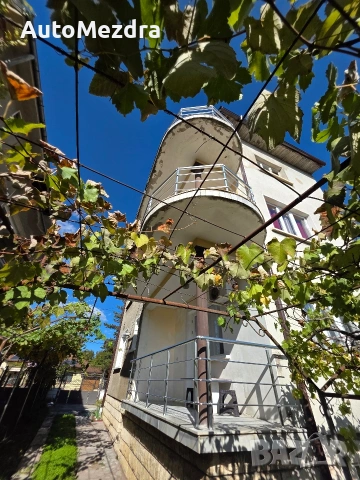 продава се къжа на 3 етажа гр Мездра Възможен бартер за др имот с доплащане , снимка 9 - Къщи - 53332497