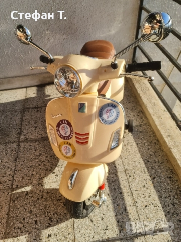 Акумулаторен мотоциклет Vespa 6V с фарове – в бежово-кафяв цвят, снимка 6 - Коли, камиони, мотори, писти - 52511013
