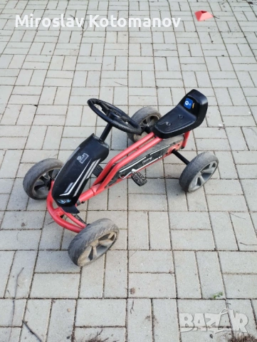 Детска кола с педали чисто нова
