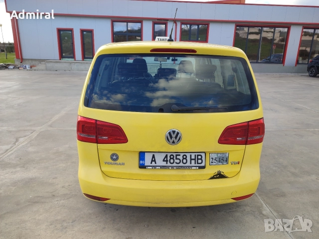 Volkswagen Touran 1.6 TDI 105 DSG/Кожен салон/Автопилот/Мултиволан/Печка, снимка 7 - Автомобили и джипове - 52946664