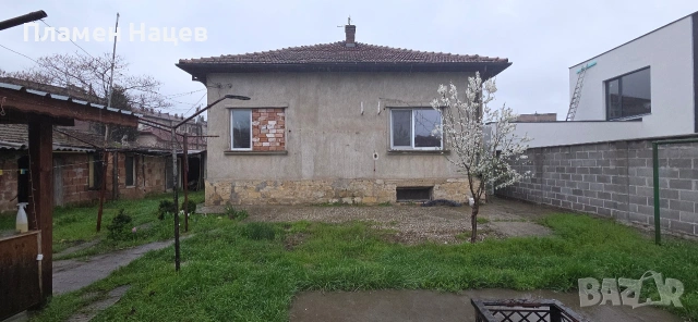 Къща в гр. Левски, снимка 3 - Къщи - 54064819