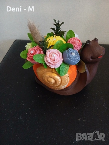 Охльов от керамичен гипс с букет от цветя от глицеринов сапун