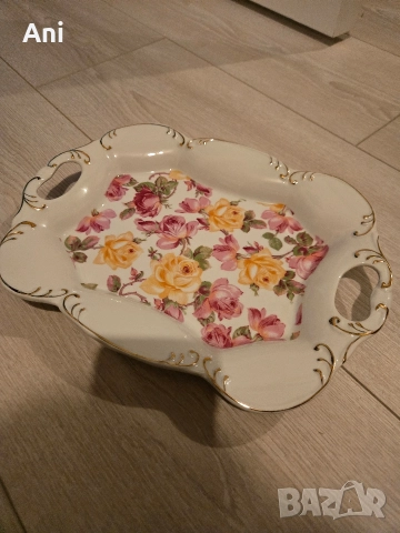 Поднос/съд за сервиране на храна