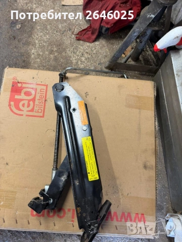 Резервна гума с крик за бмв е 90/91, снимка 6 - Гуми и джанти - 53413338