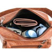 Ежедневна дамска чанта Brown Leanor, снимка 12 - Чанти - 45350178