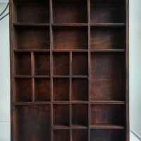 Vintage , дървен шкаф за миниатюрни фигури . , снимка 2 - Шкафове - 45322679