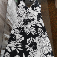 Черно бяла рокля на цветя, снимка 1 - Рокли - 45059022