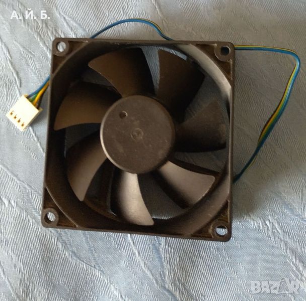 Вентилатор за процесор и кутия, дъно 4-pin, 8 cm, Intel stock, снимка 1