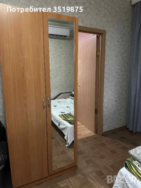 Гардероб двукрилен с огледало, снимка 1