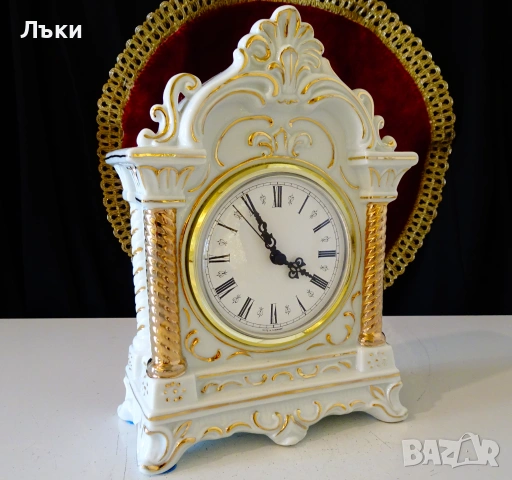 Немски порцеланов настолен часовник,злато,релеф. , снимка 2 - Антикварни и старинни предмети - 53773330