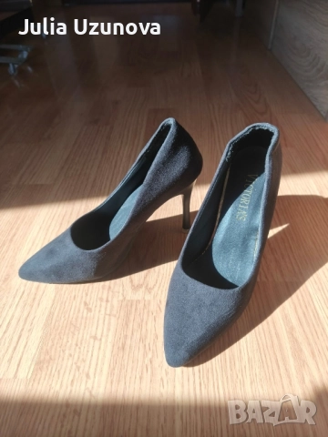 Черни официални обувки на ток - 35 номер