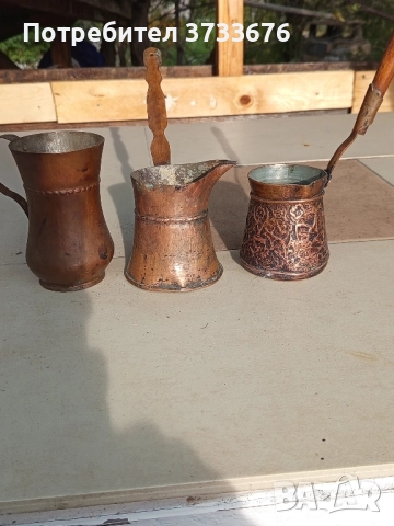 Старинни джезвета за варене на кафе.