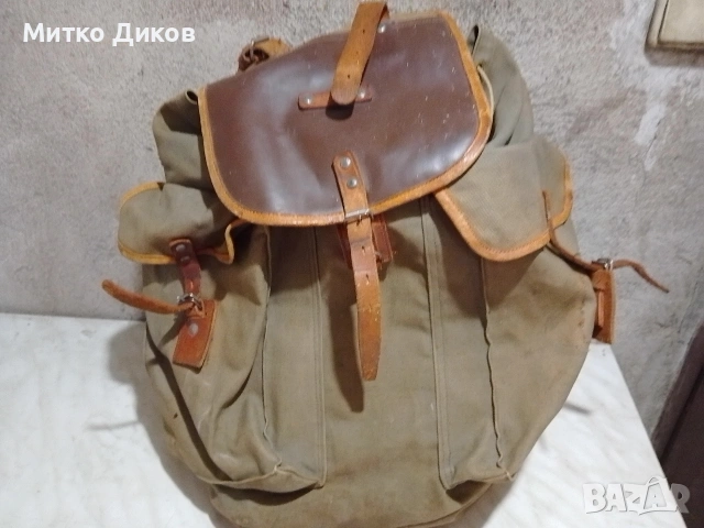 Брезентова раница от соца с кожен капак 51х43см