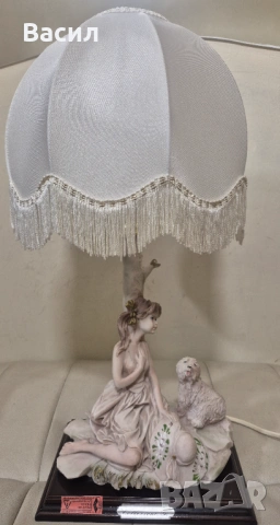 Винтидж декоративна настолна лампа – фигура момиче с куче