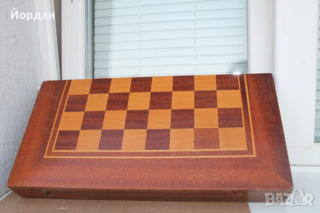 Стара кутия за ''Шах и Табла''
